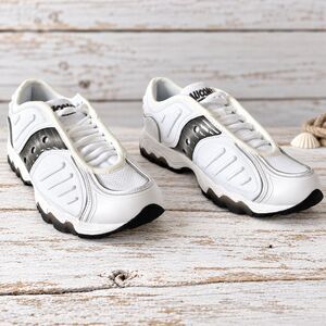 NIB Saucony Matrix OG White Metallic Sneakers Men’s 8 Women’s 9.5  DESCRIPT#1311